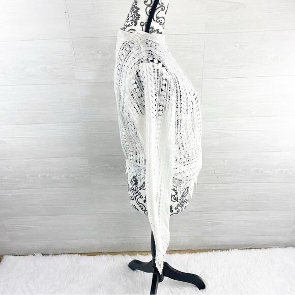 J.O.A. X Revolve Crochet Lace Point Sleeve Top - Picture 5 of 10